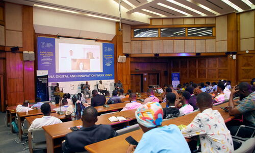 Publikum und Diskussionsteilnehmer bei der GDIW.