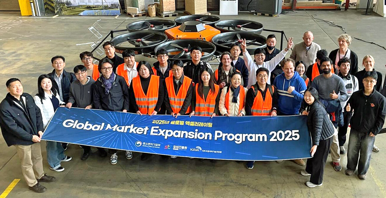 Group picture of Korean startups visiting Urban Tech Republic in Berlin